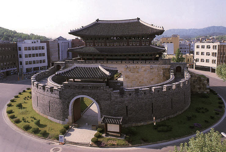 Hwaseong Suwon (thành Hwa ở Suwon) (Suwon Kyunggi)
